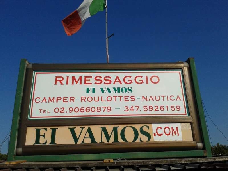 5137057  rimessaggio Camper Roulotte